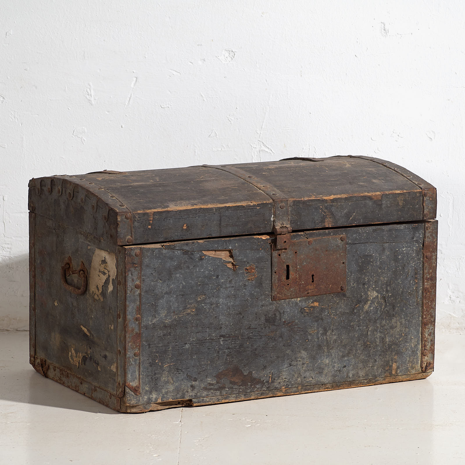 Antiguo cofre de tonos oscuros (c.1910) #65