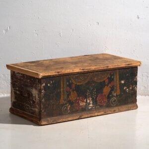 Antiguo baúl pequeño con motivos florales (c.1920) #73