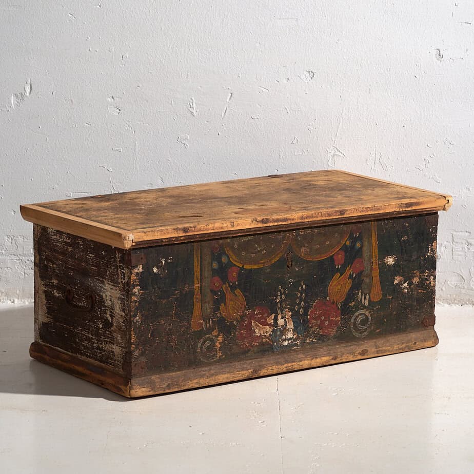 Antiguo baúl pequeño con motivos florales (c.1920) #73