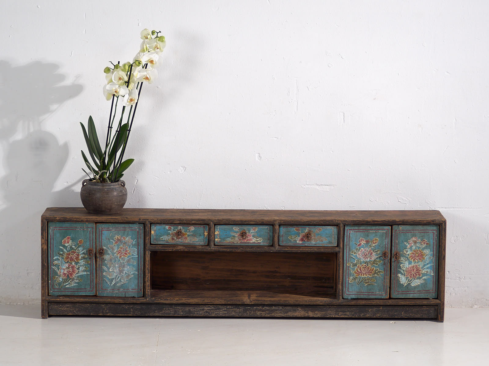 Antiguo mueble TV azul con detalles florales (c.1900) #23