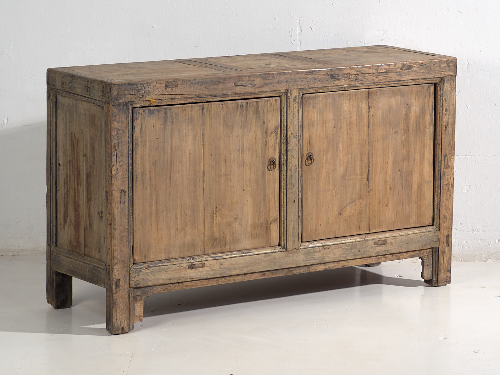 Buffet ancien dans les tons sombres (c.1900) #48