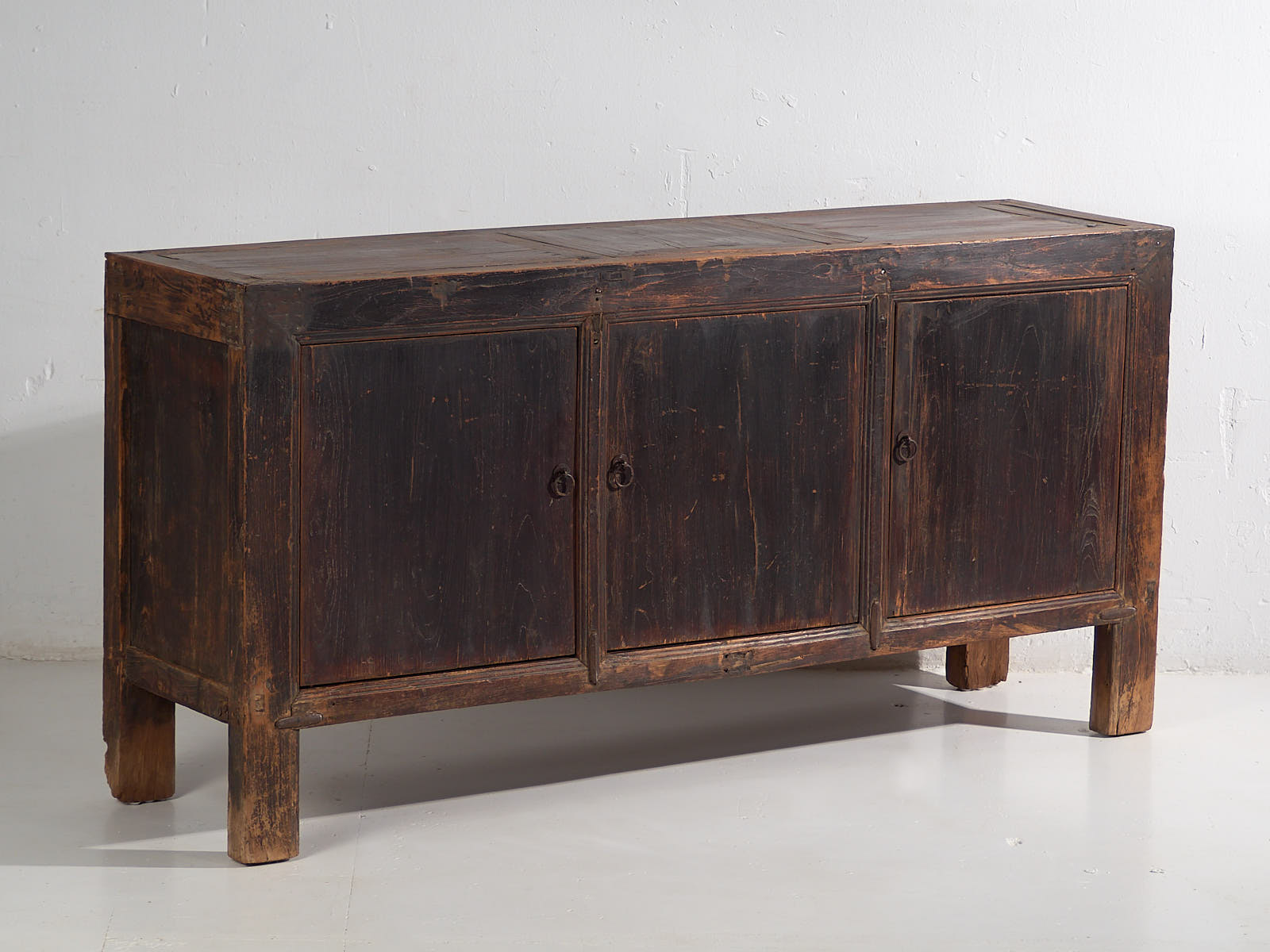 Buffet ancien dans les tons sombres (c.1900) #27