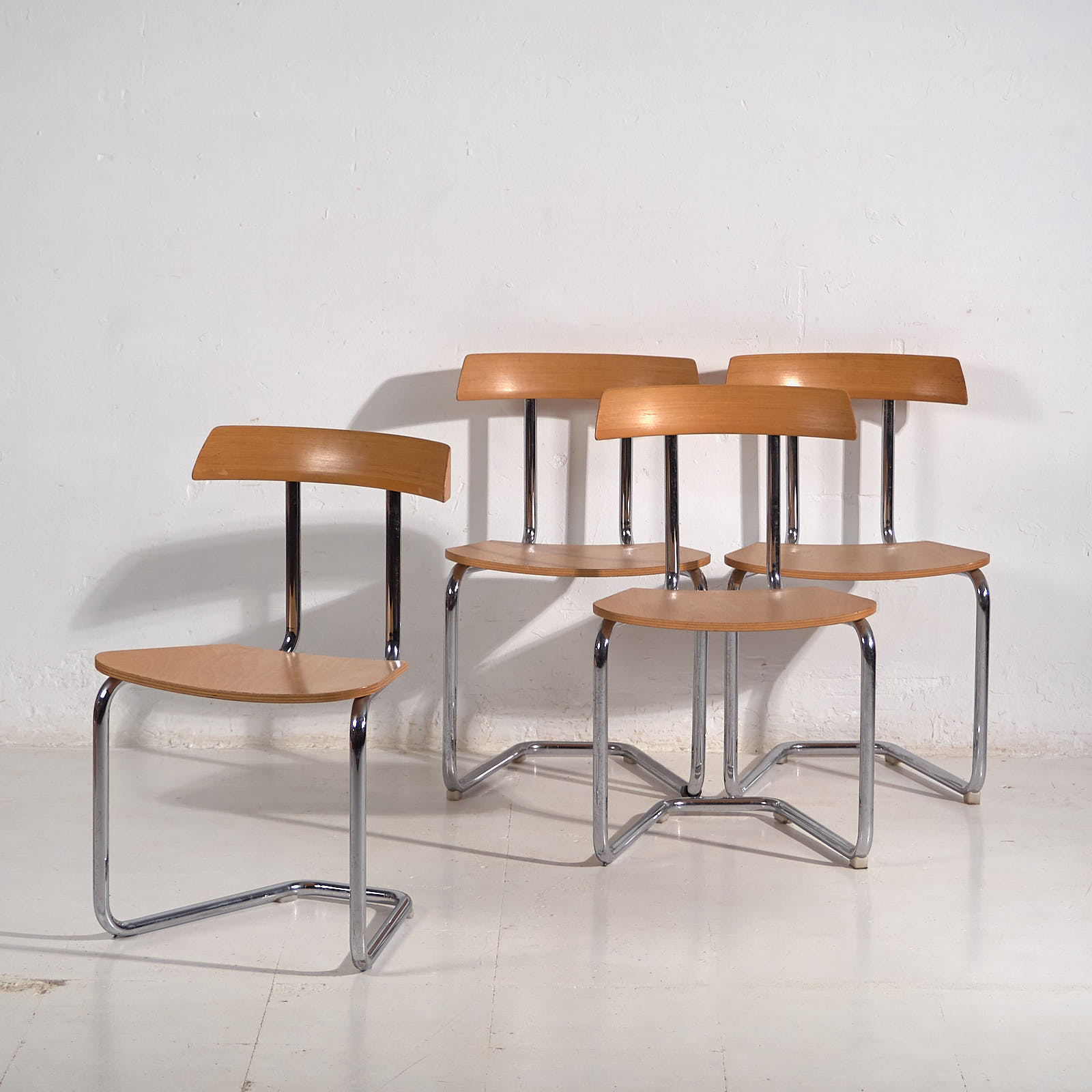 Sillas vintage de estilo industrial (c.1960). Conjunto de 4 piezas
