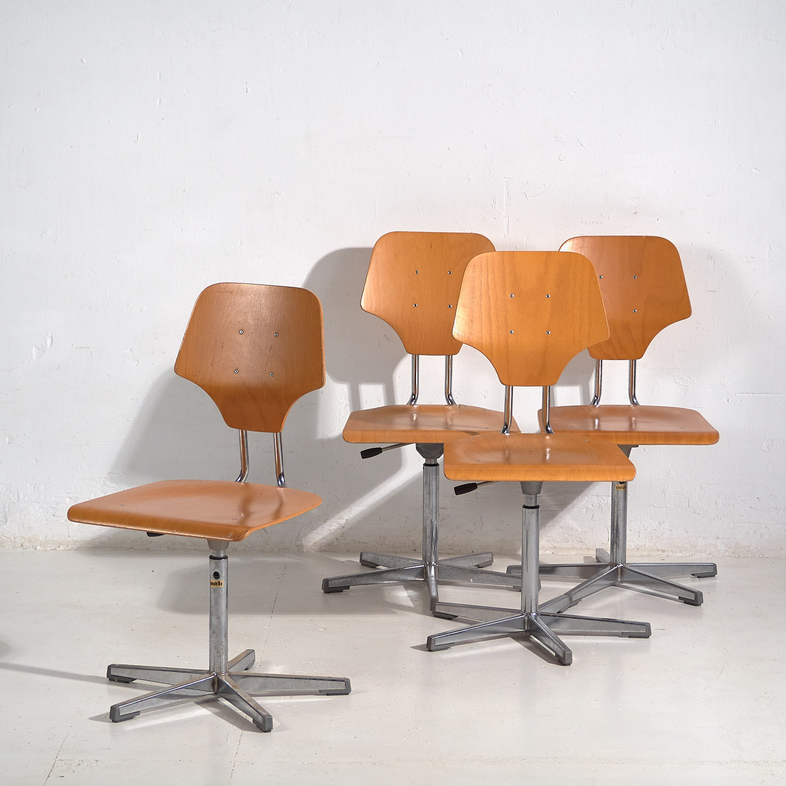 Sillas giratorias vintage (c.1950). Conjunto de 4 piezas