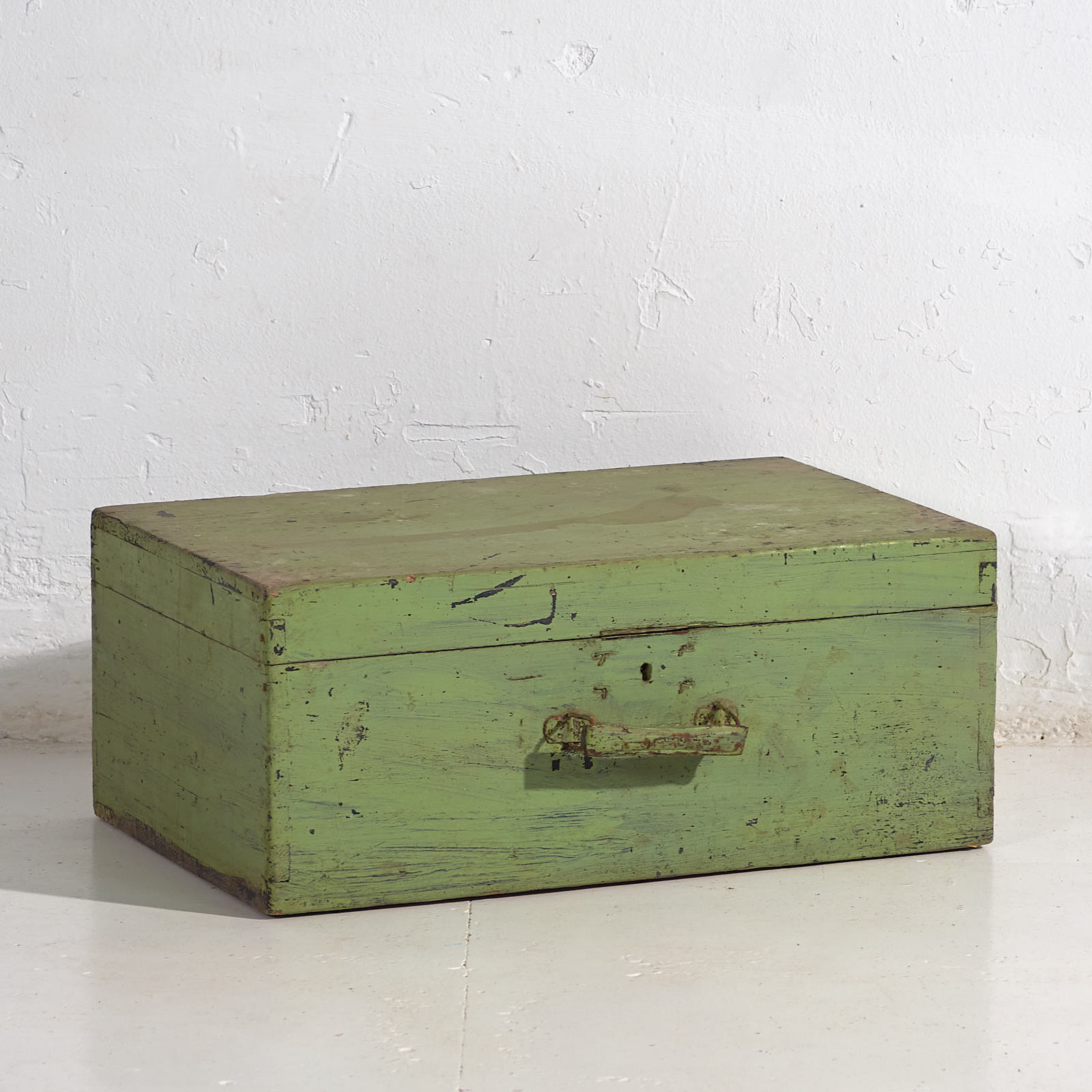 Pequeño cofre antiguo de color verde (c.1920) #11