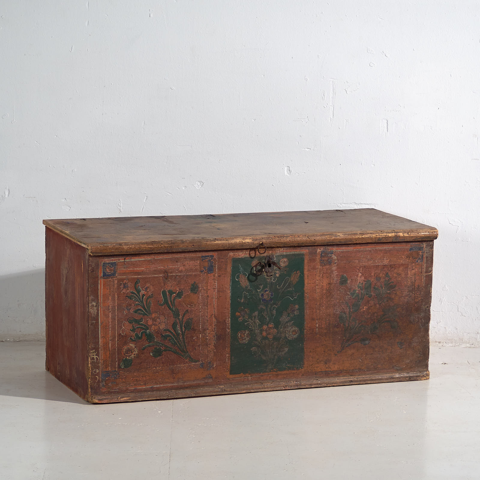 Baúl antiguo de madera con motivos florales (c.1920) #24