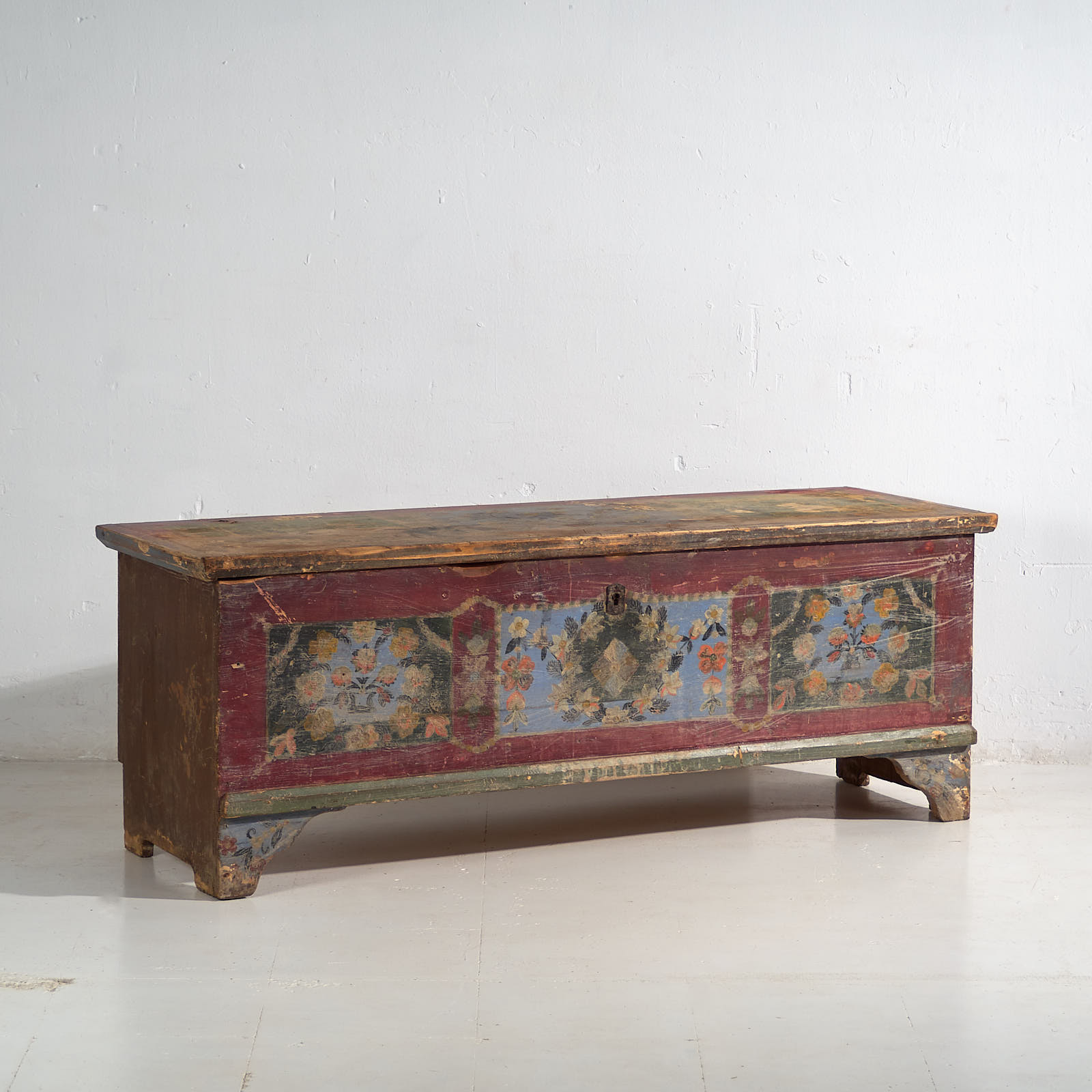 Arcón largo antiguo con motivos florales (c.1870) #40