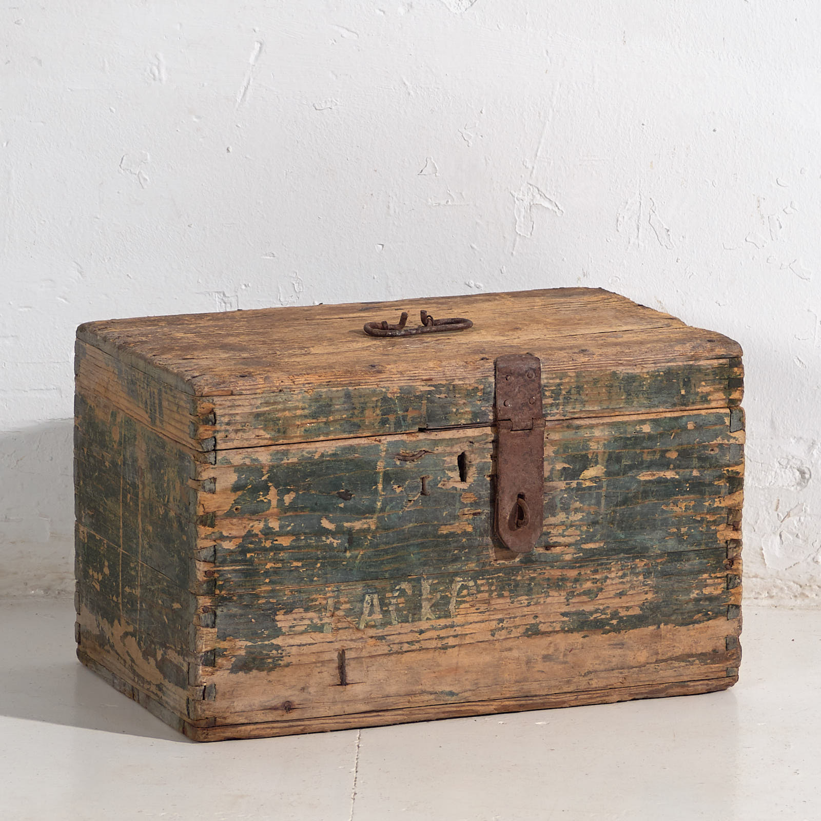 Cofre antiguo de estilo primitivo (c.1920) #71