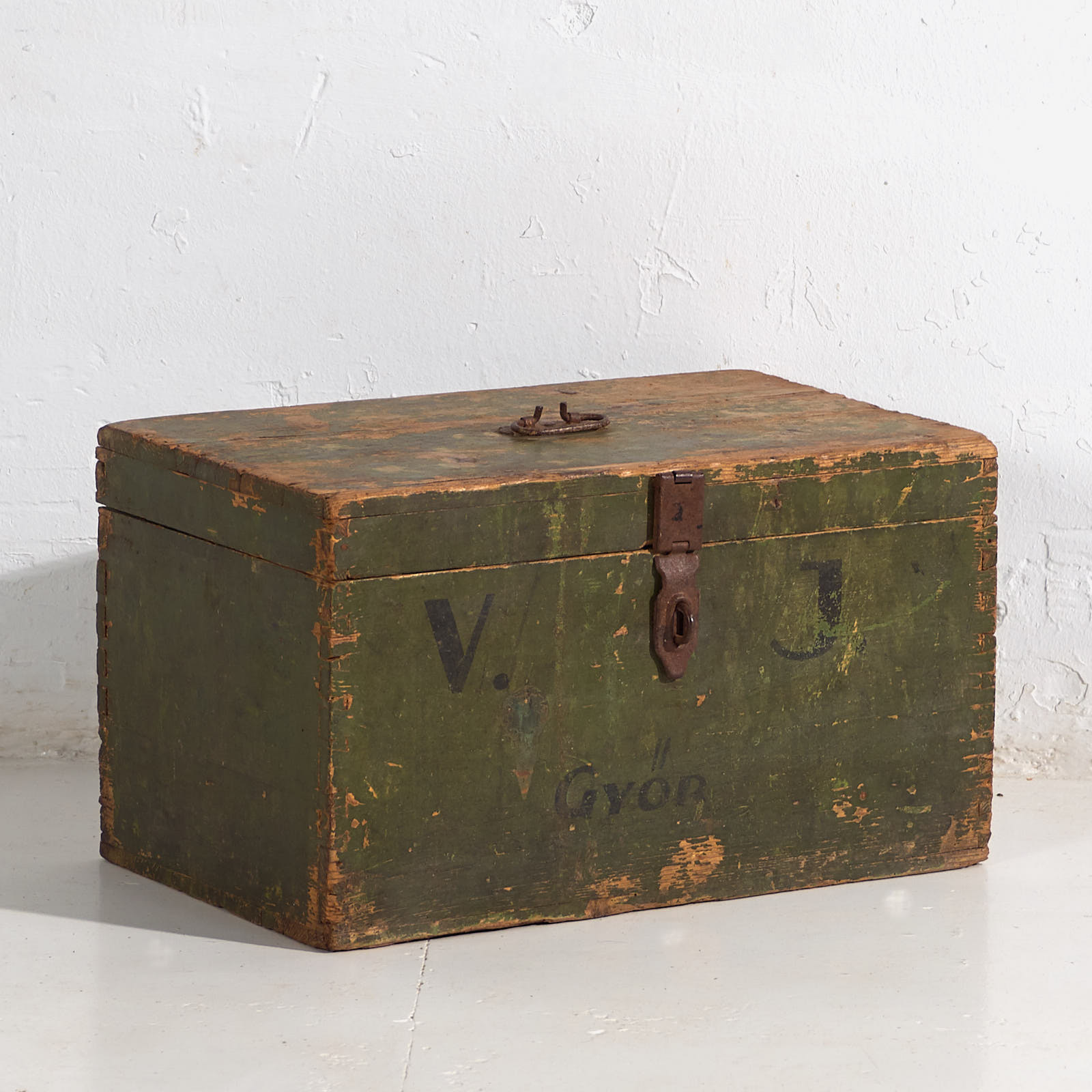 Pequeño cofre antiguo de color verde (c.1920) #4