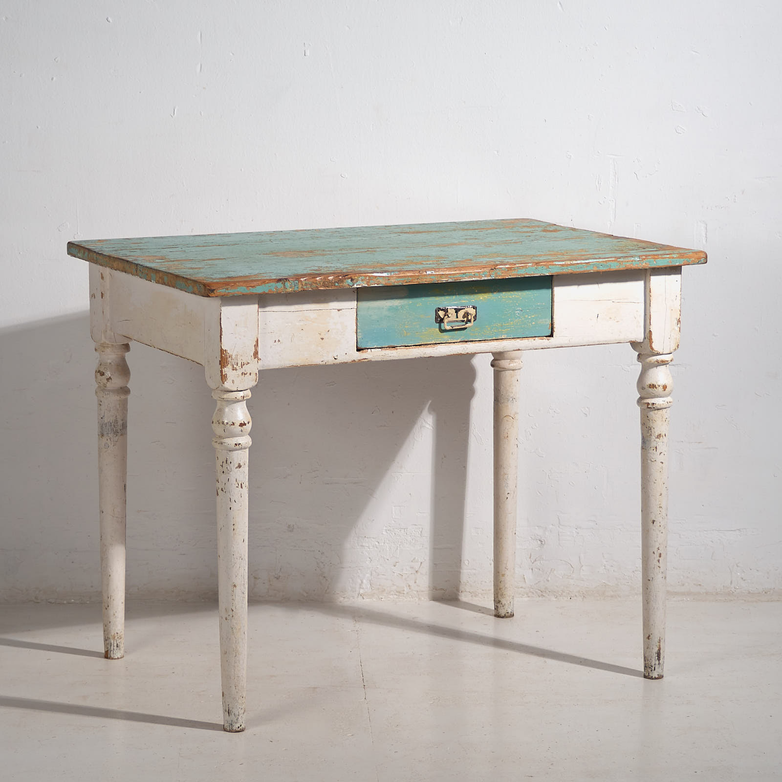 Mesa auxiliar antigua con pátina de color verde turquesa (c.1920) #7