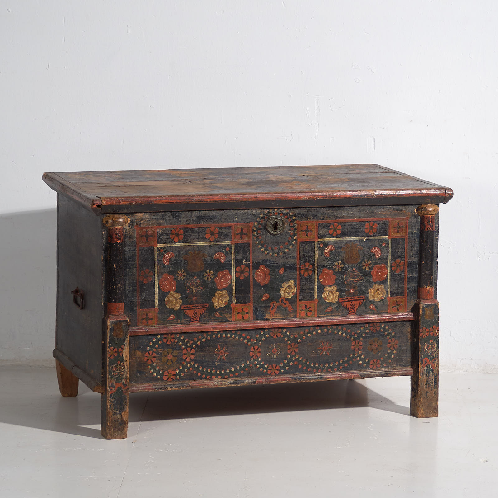 Arcón pintado antiguo (c.1870) #28