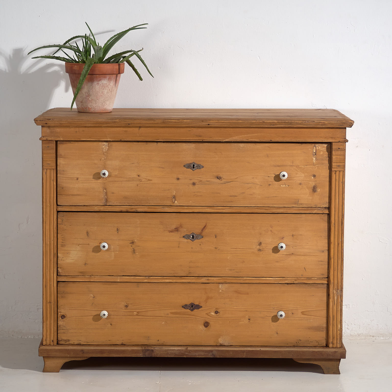 Antigua cajonera de madera maciza (c.1920) #25