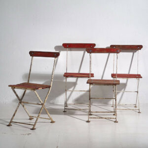 Antiguas sillas plegables de jardín en color rojo (c.1920). Conjunto de 4 piezas