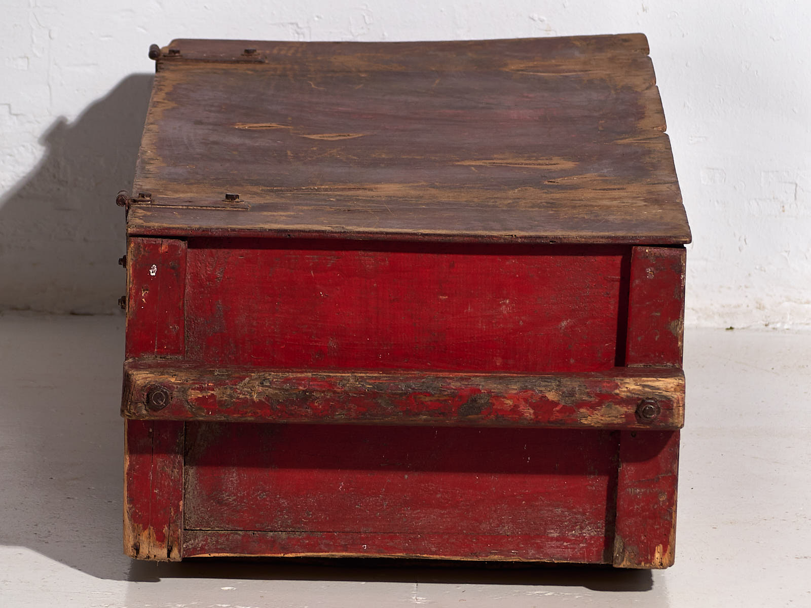 Cofre vintage de color rojo (c.1940) #2 - Imagen 2