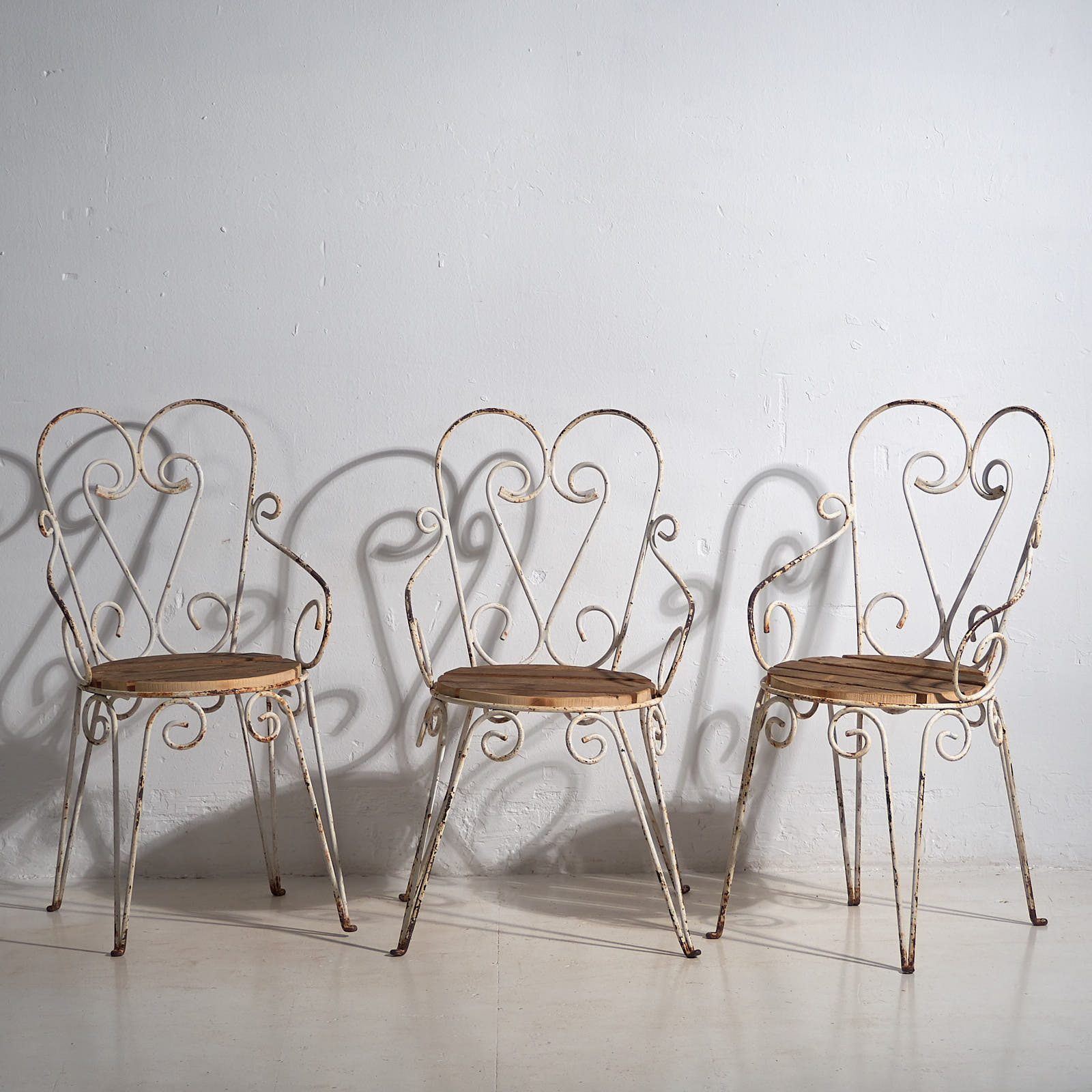 Sillas con reposabrazos antiguas de jardín (c.1920). Conjunto de 3 piezas