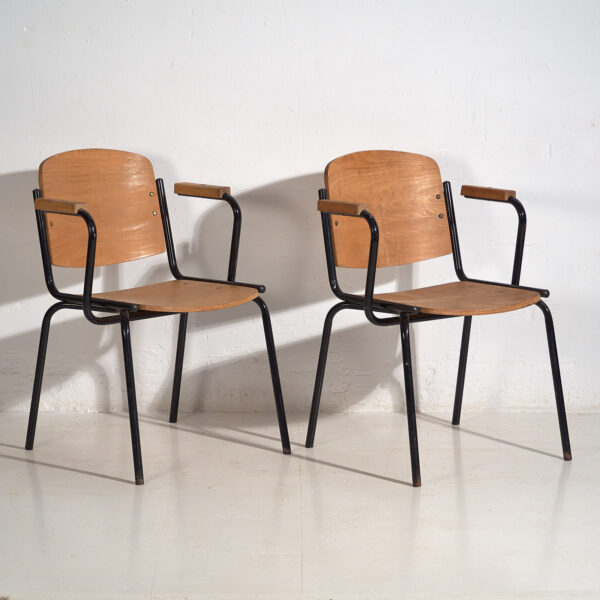 Sillas con apoyabrazos de estilo industrial (c.1950). Conjunto de 2 piezas