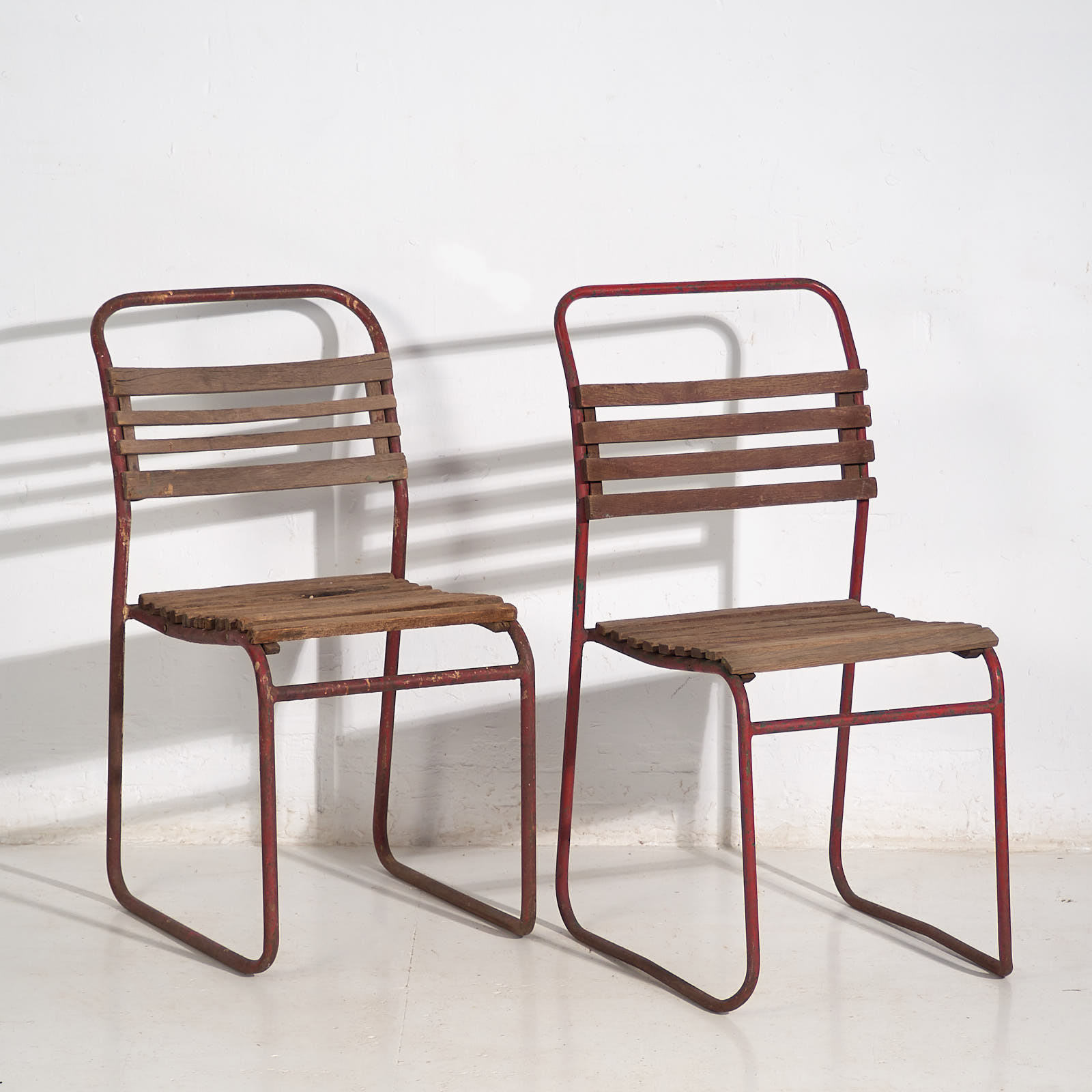 Antique red garden chairs (c.1920). Set of 2 pieces 