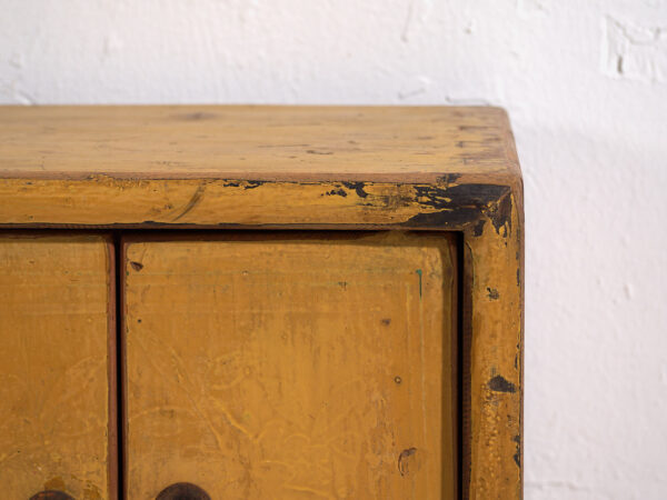 Mueble bajo antiguo de color amarillo (c.1900) #19 - Imagen 11