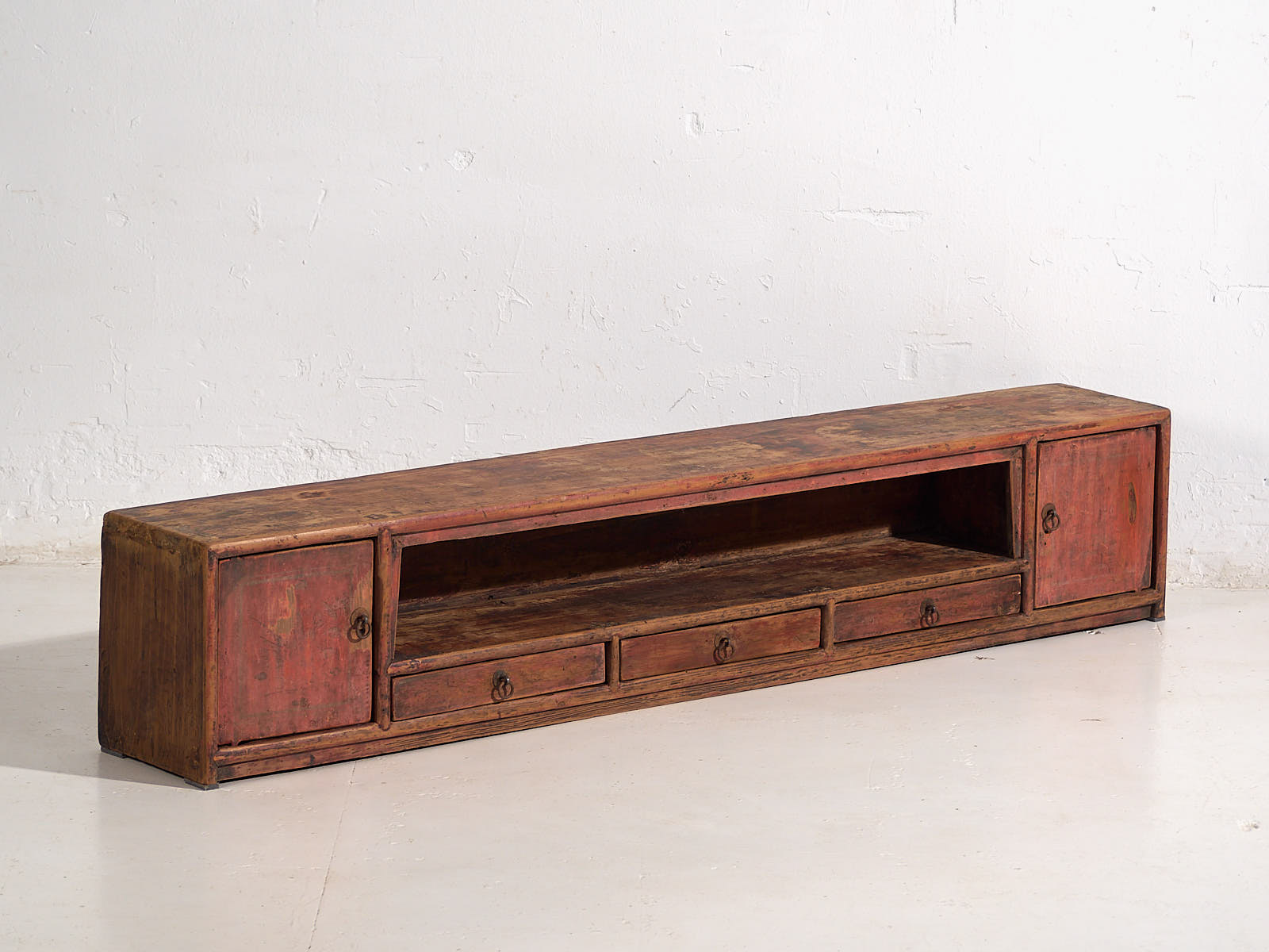 Meuble TV rouge ancien (vers 1900)
