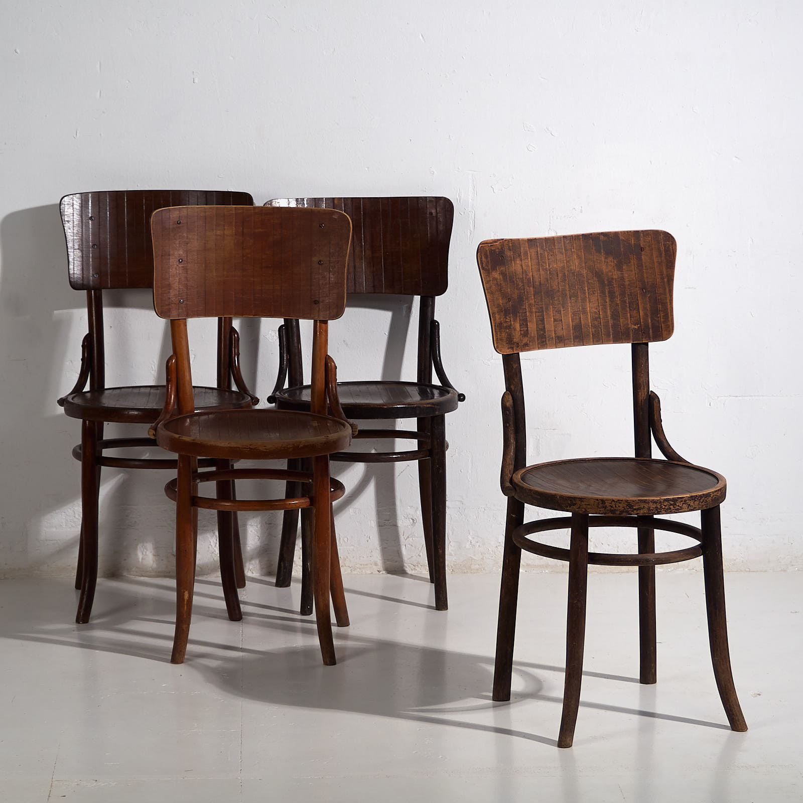 Antique bentwood dining chairs (c.1920). Set of 4 pieces #1 