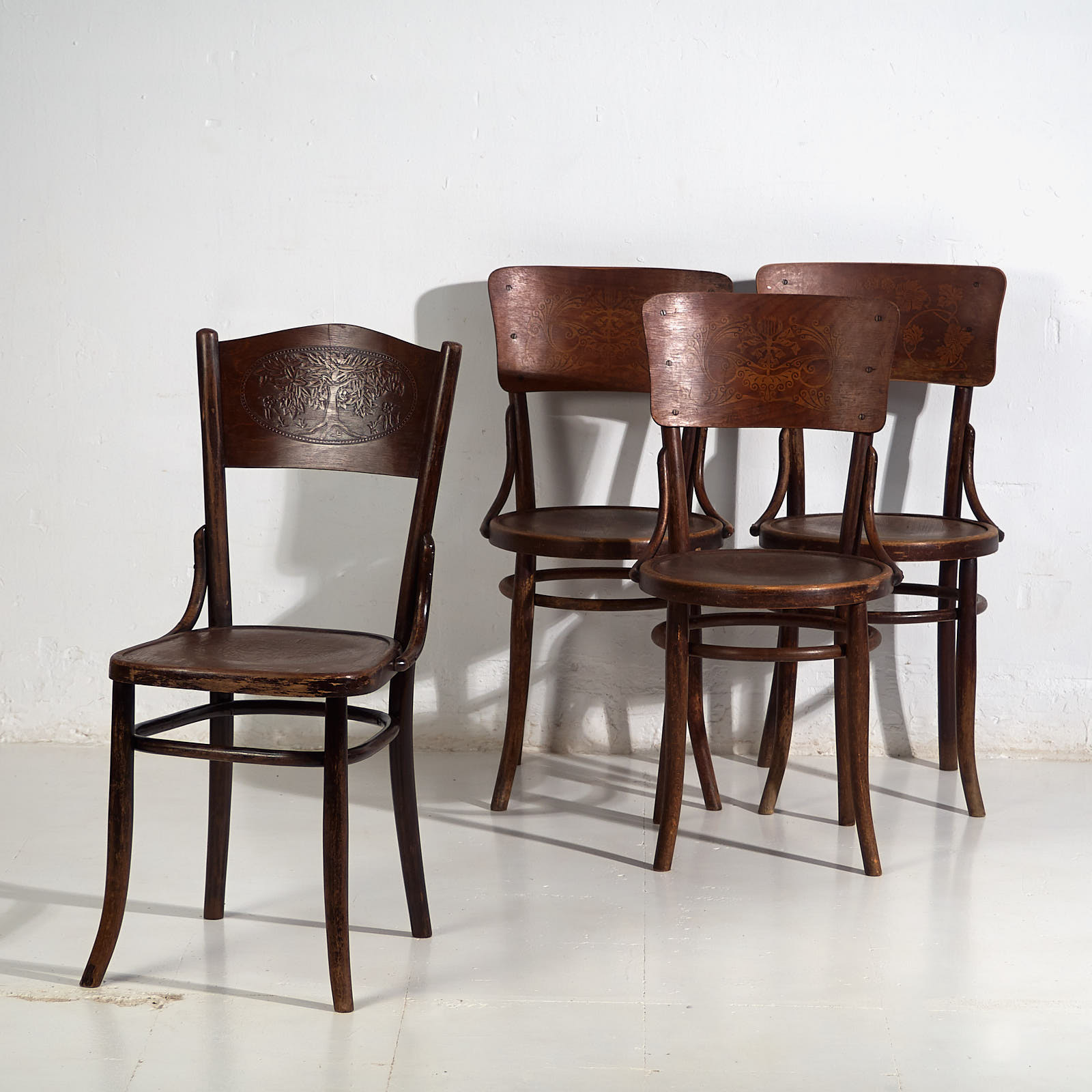 Thonet-Mundus antique dining chairs (c.1920). Set of 4 pieces #2 