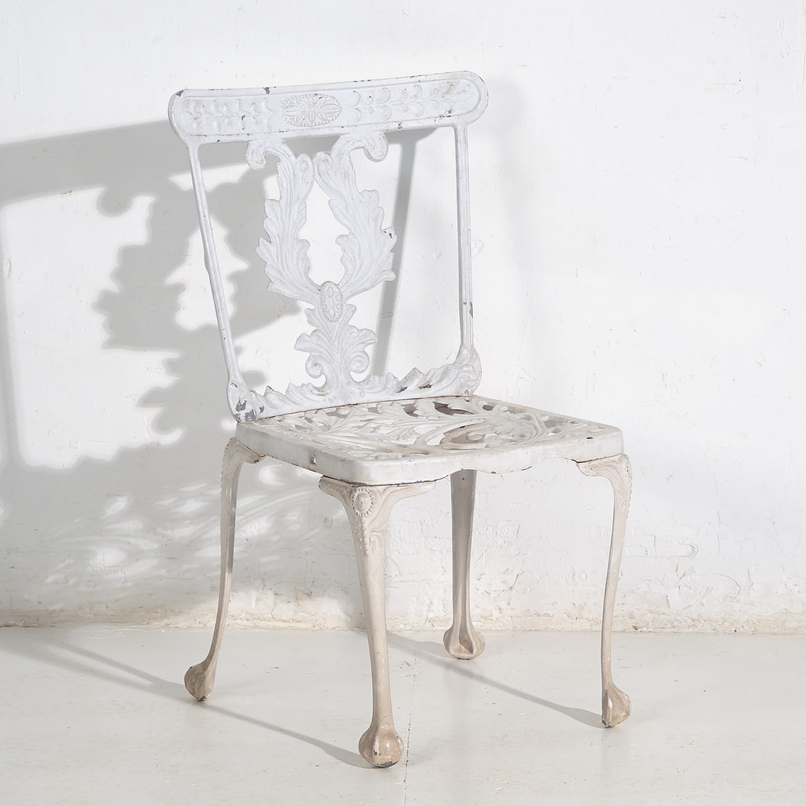 Silla blanca vintage de jardín (c.1950) #6