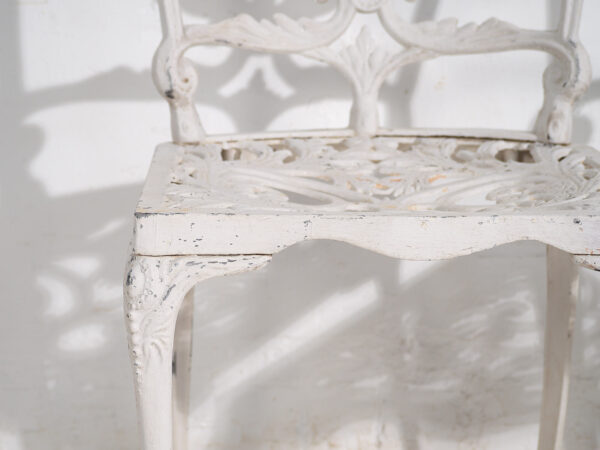Table et chaises de jardin blanches d'époque (c.1950). Ensemble de 5 pièces – Image 8