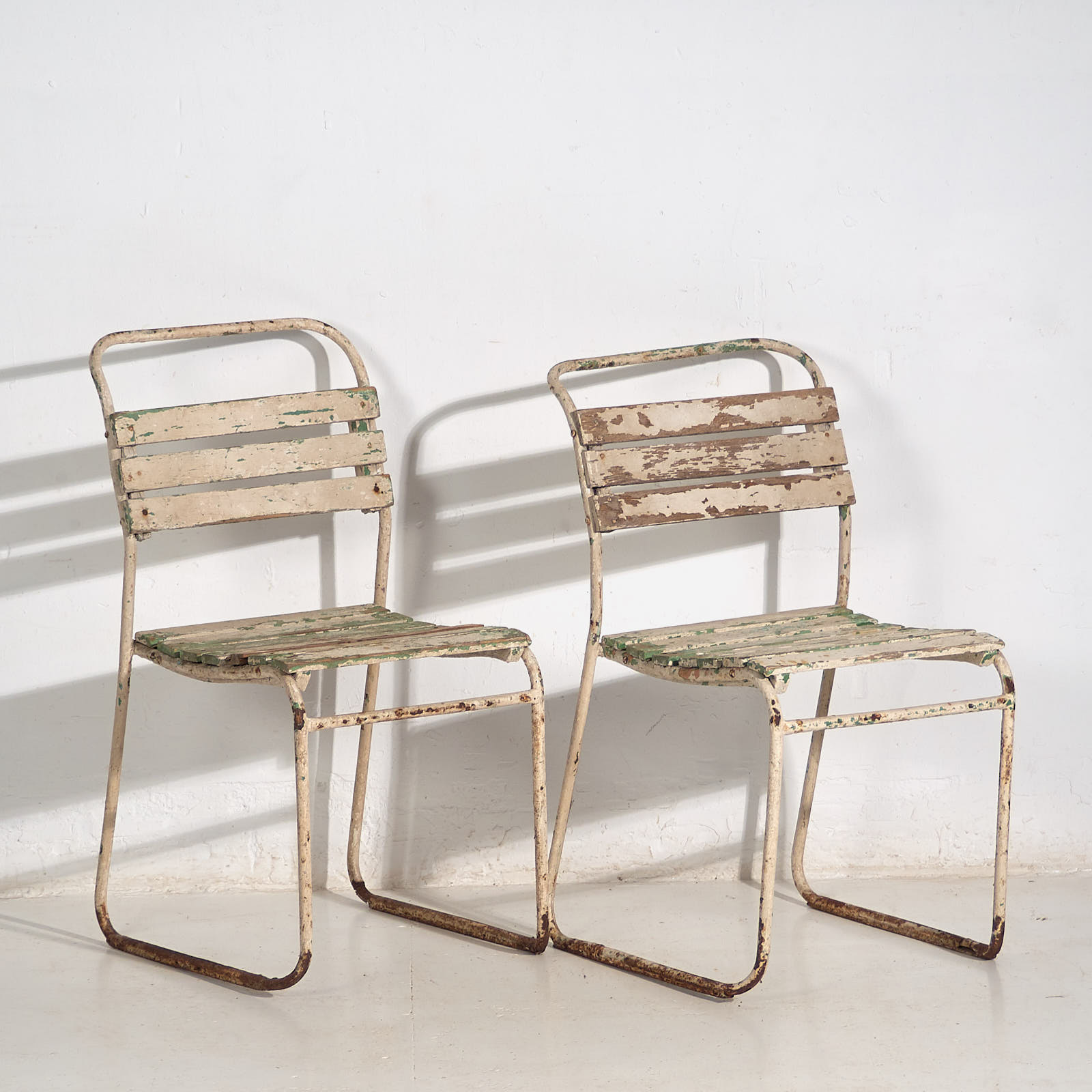 Sillas blancas de jardín antiguas (c.1920). Conjunto de 4 piezas #35