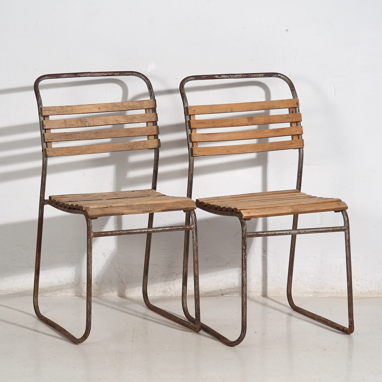 Antique garden chairs (c.1920). Set of 2 pieces 