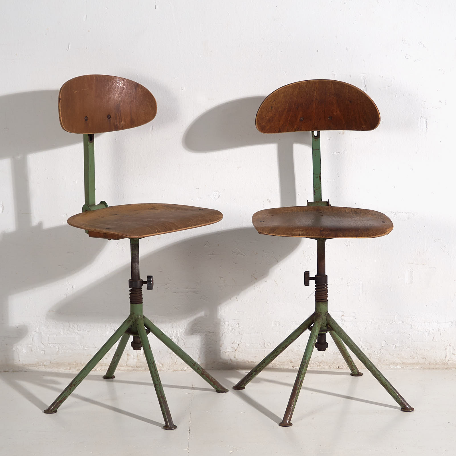 Conjunto de sillas industriales (c.1950). Conjunto de 2 piezas