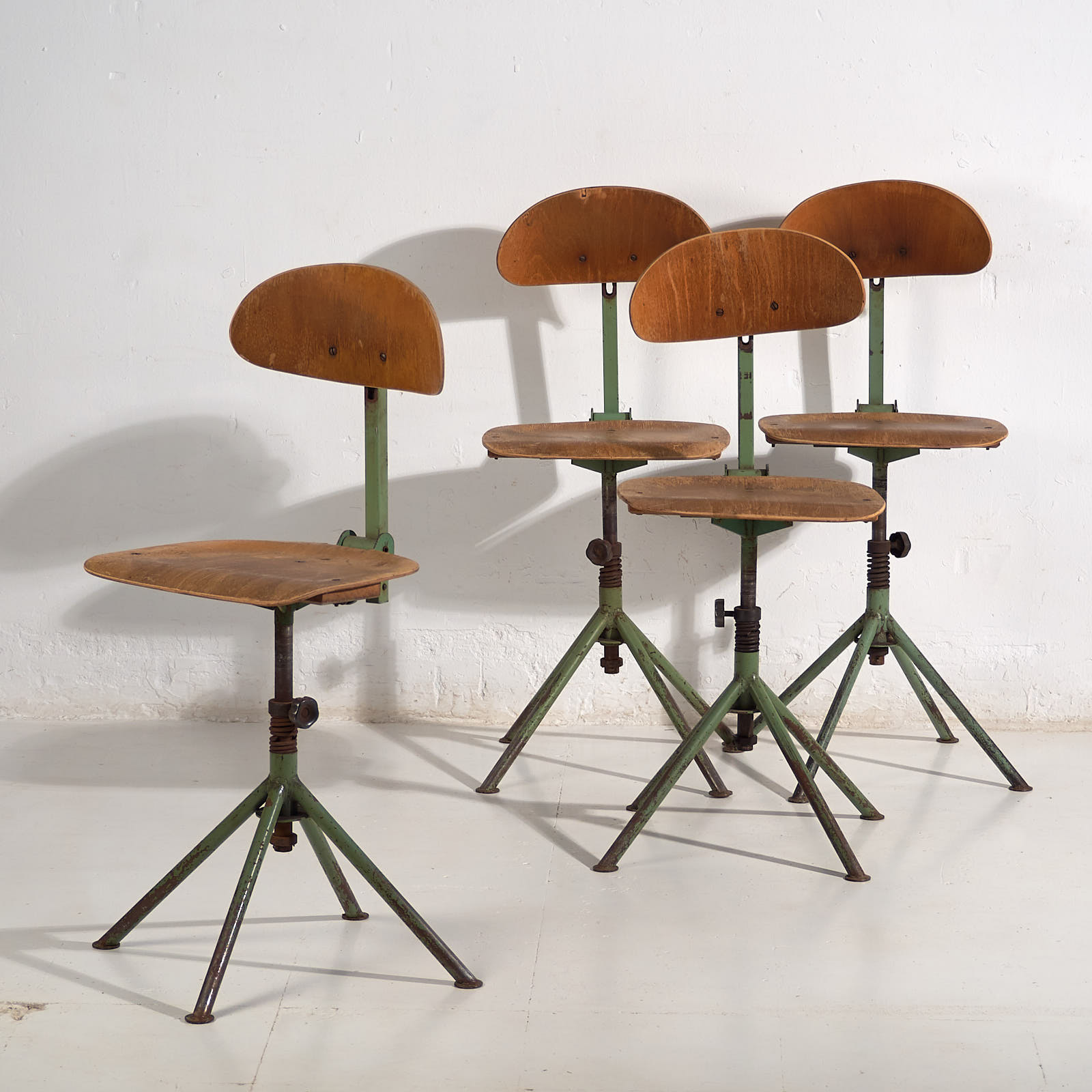 Sillas vintage de taller de estilo industrial (c.1950). Conjunto de 4 piezas #1
