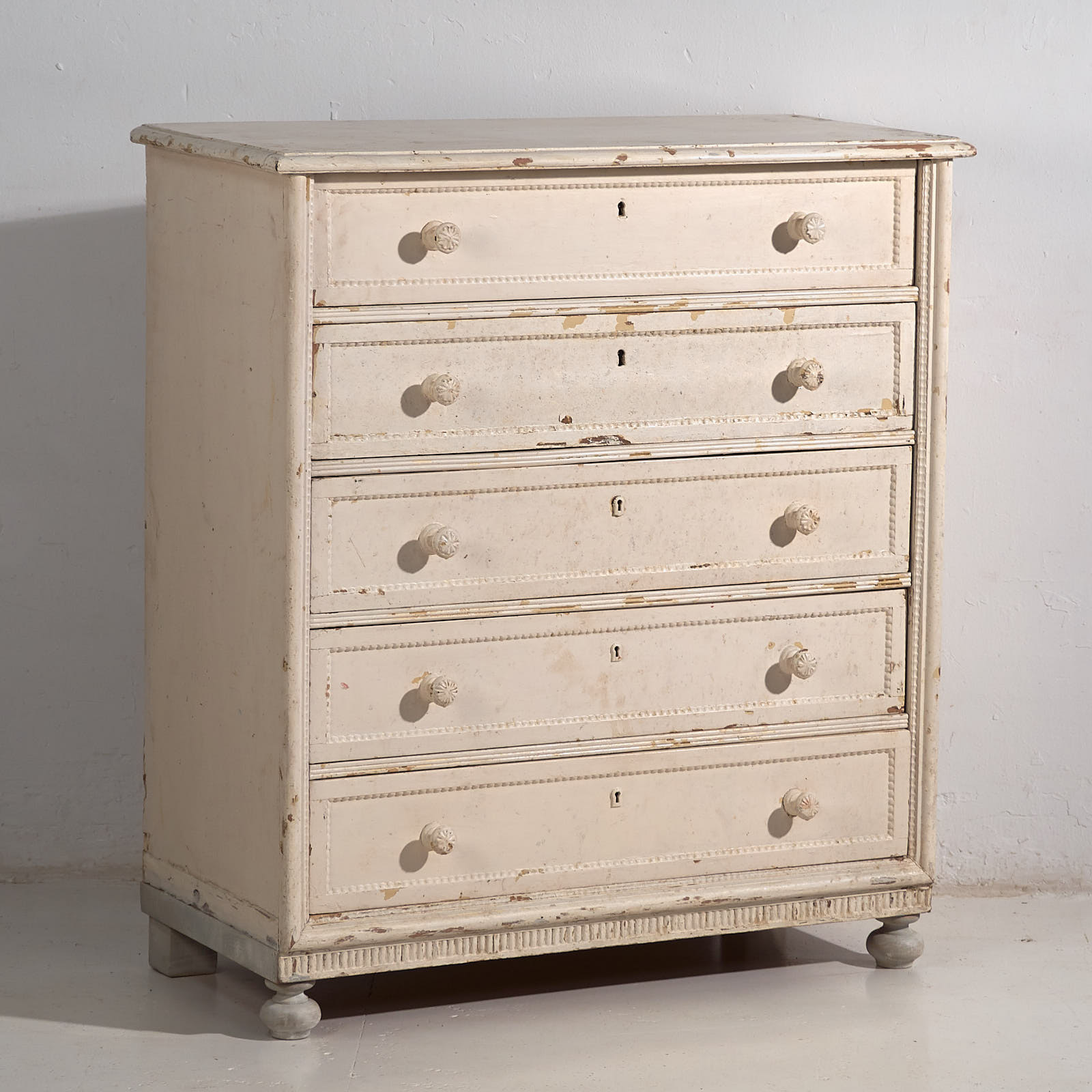 Cajonera alta antigua de color blanco (c.1920) #60