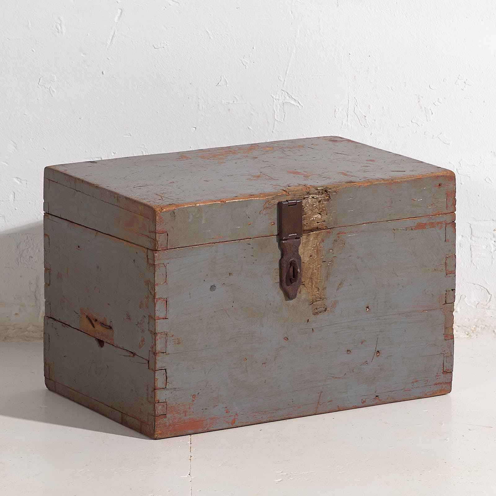Small antique chest with gray patina (c.1920) #12