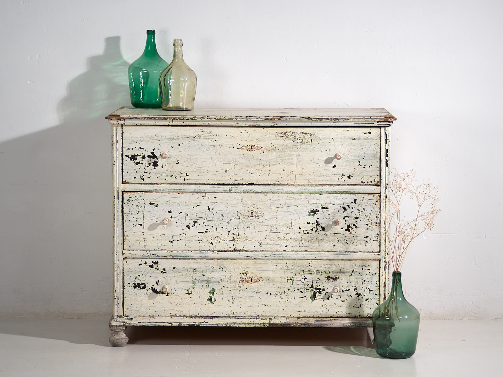 Grande commode ancienne à patine blanche (vers 1920) #42