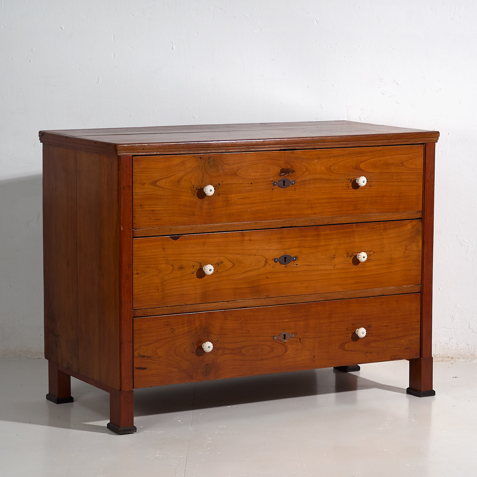 Ancienne commode Biedermeier avec poignées en porcelaine (vers 1850) #64