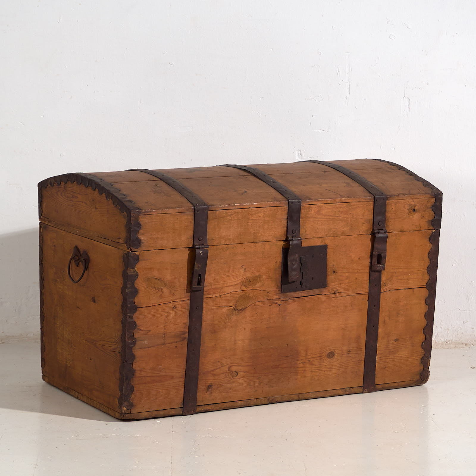Antique natural wood trunk with metal structure (c.1900) #80