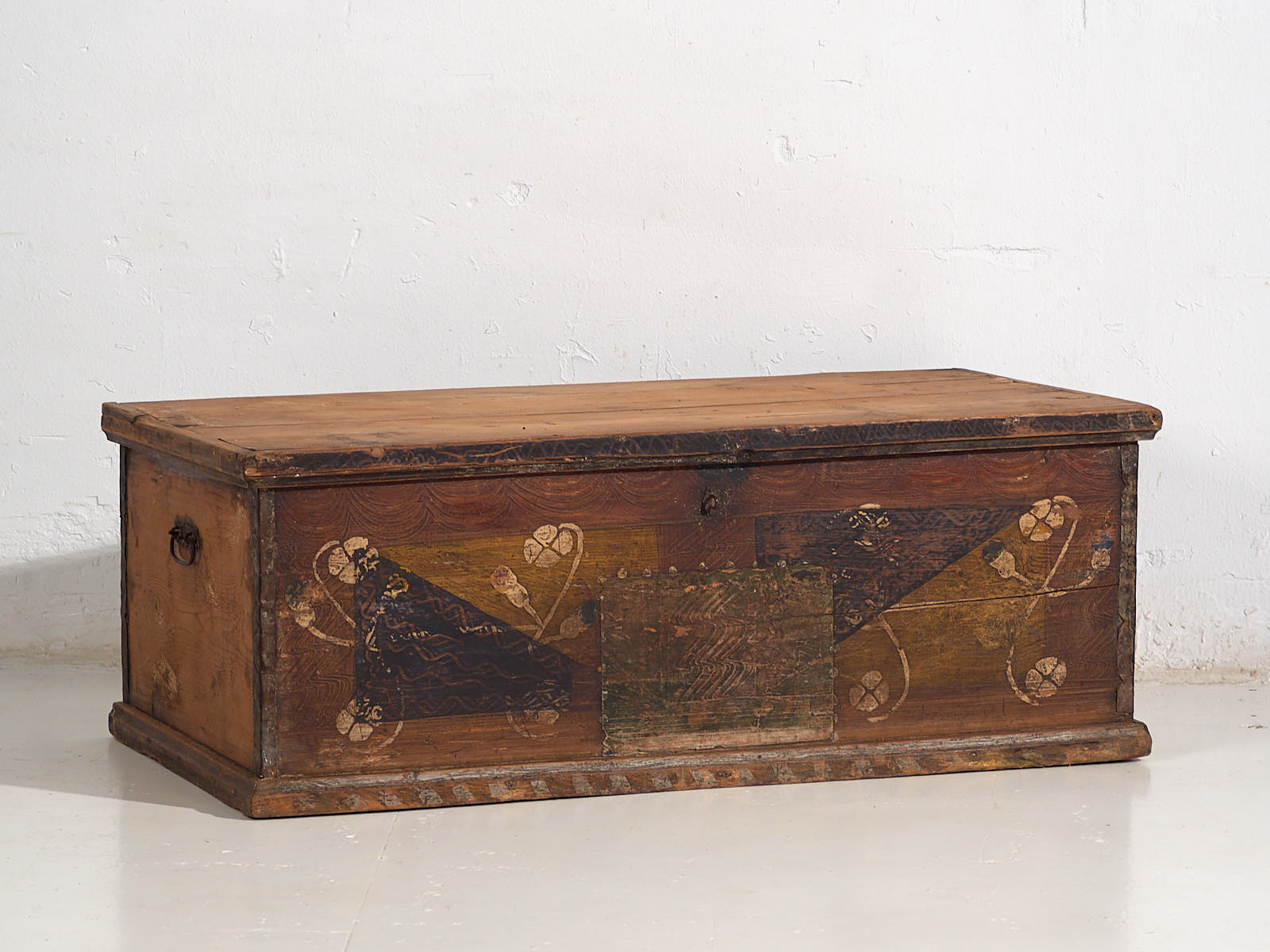 Antique storage chest (c.1920) #11