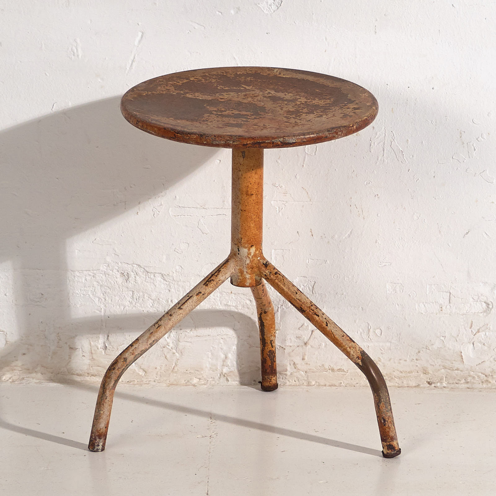 Taburete metálico de estilo industrial (c.1950) #4