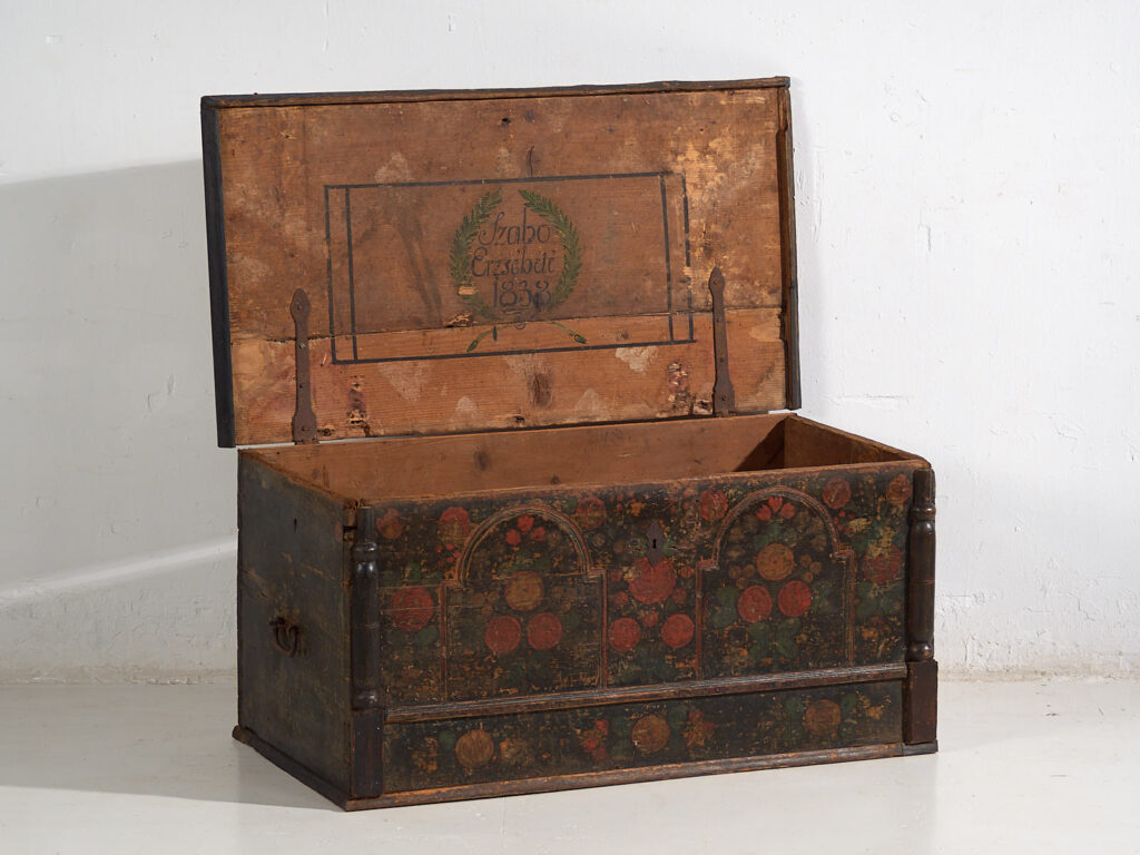 Botte ancienne de style art populaire (Année 1838) #46