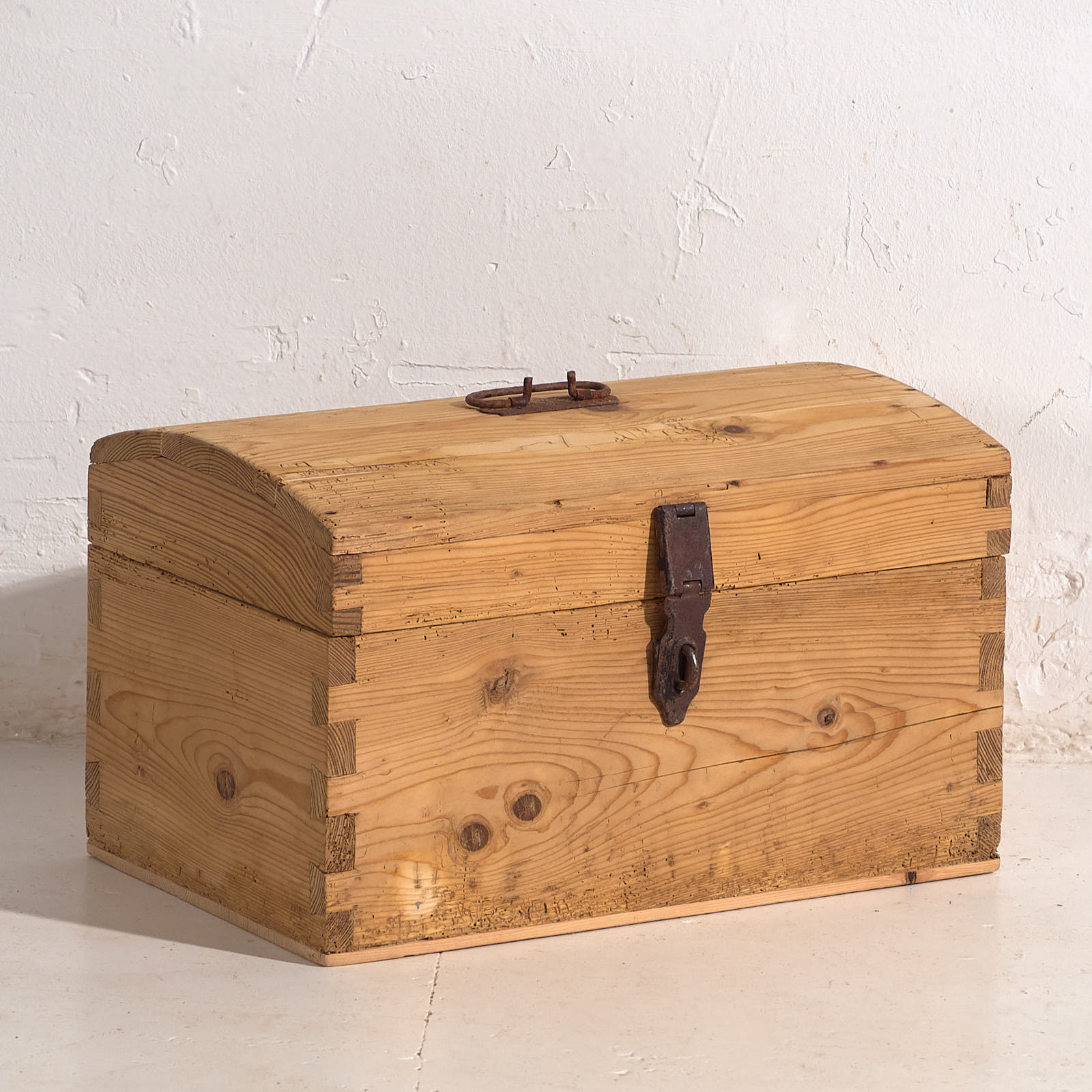 Antique travel chest with wrought iron clasp (c.1900) #1