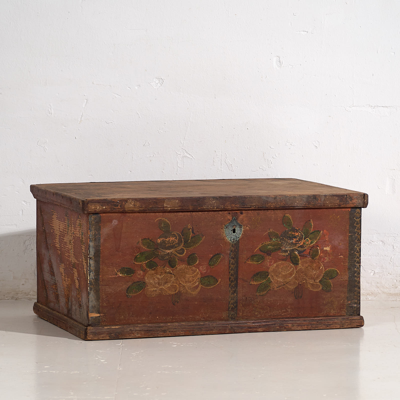 Pequeño cofre antiguo con motivos florales (c.1920) #30